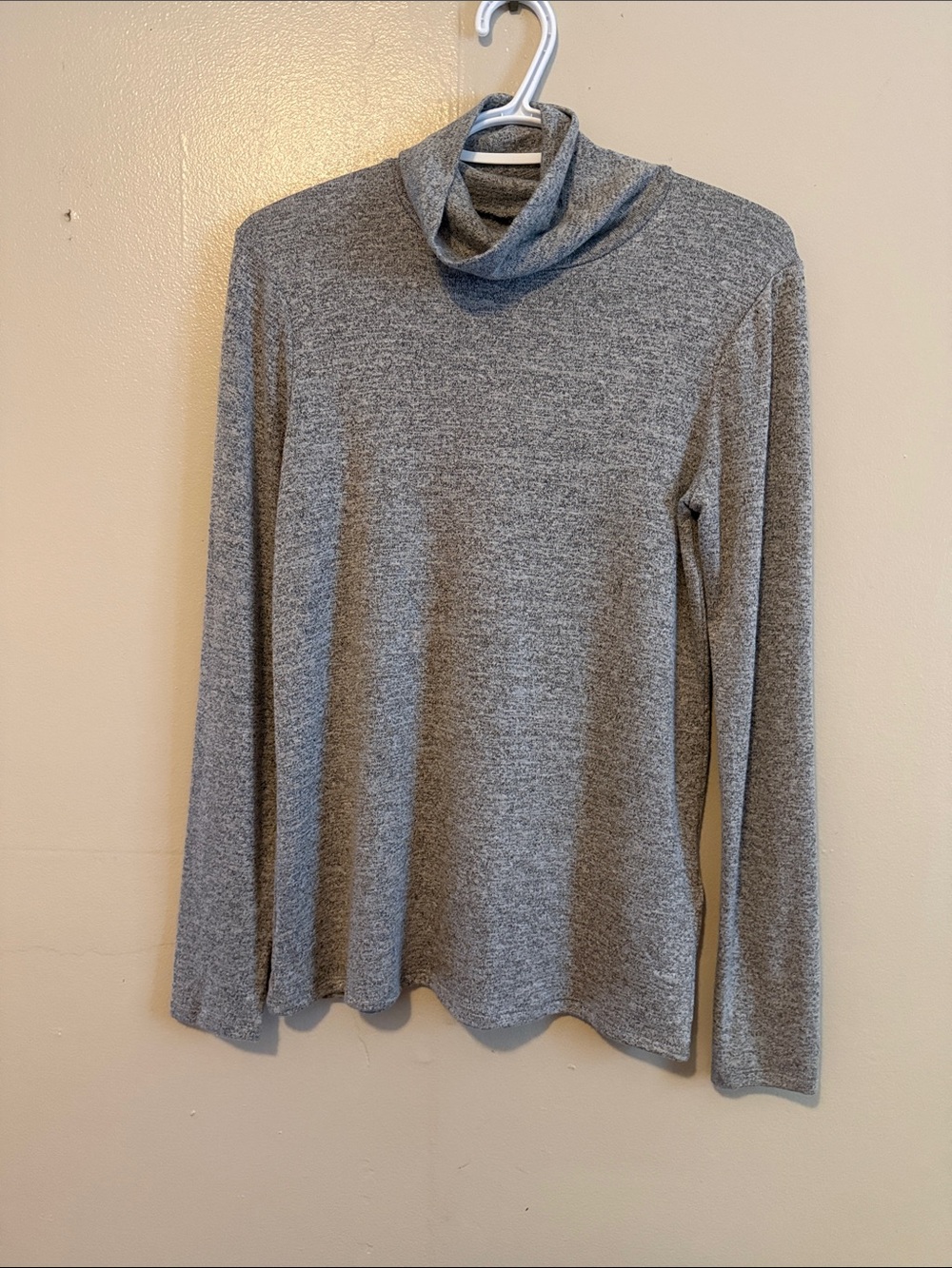 Banana Republic Women’s Gray Turtleneck Long-Sleeve Sweater
